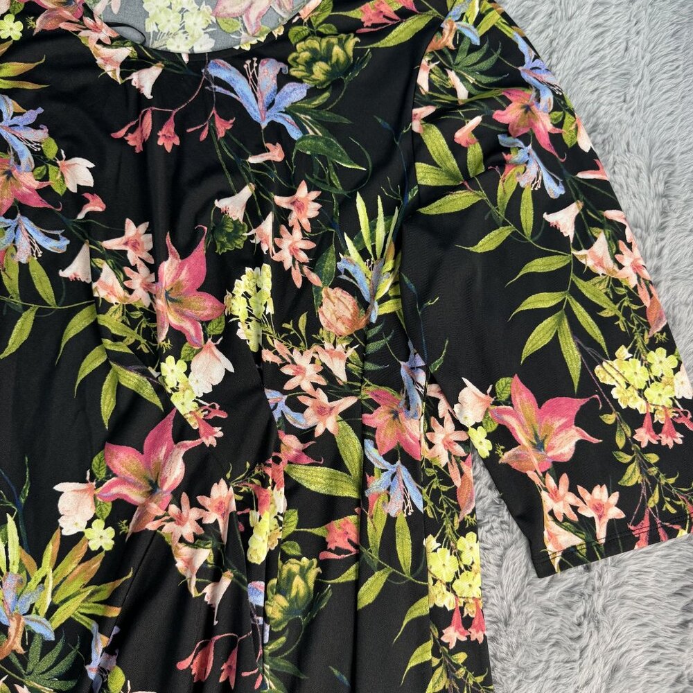 NEW Relativity Womens 3X Black Floral Asymmetric Hem Tunic Top Realx Stretch - Picture 4 of 6